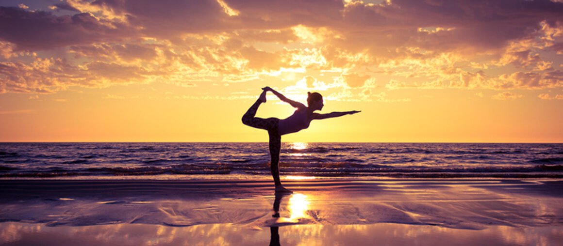 woman practicing yoga Coaching 1:1 Diseño Humano (Generadores y proyectores)